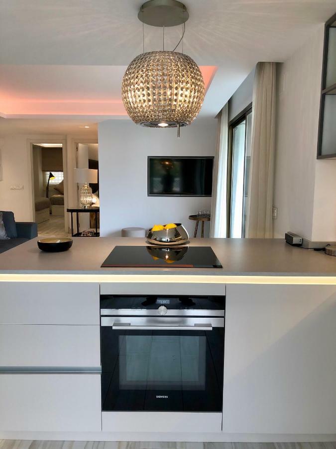 Luxury Apartment In La Isla, Walking Distance To Puerto Banus Marbella Exterior photo