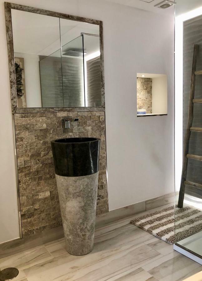Luxury Apartment In La Isla, Walking Distance To Puerto Banus Marbella Exterior photo