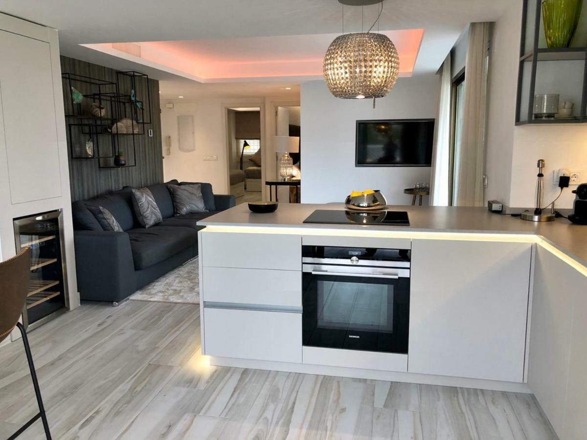 Luxury Apartment In La Isla, Walking Distance To Puerto Banus Marbella Exterior photo